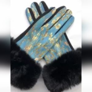 👑♥️ - NWT Soft Velvet Gloves with Fur. L/XL